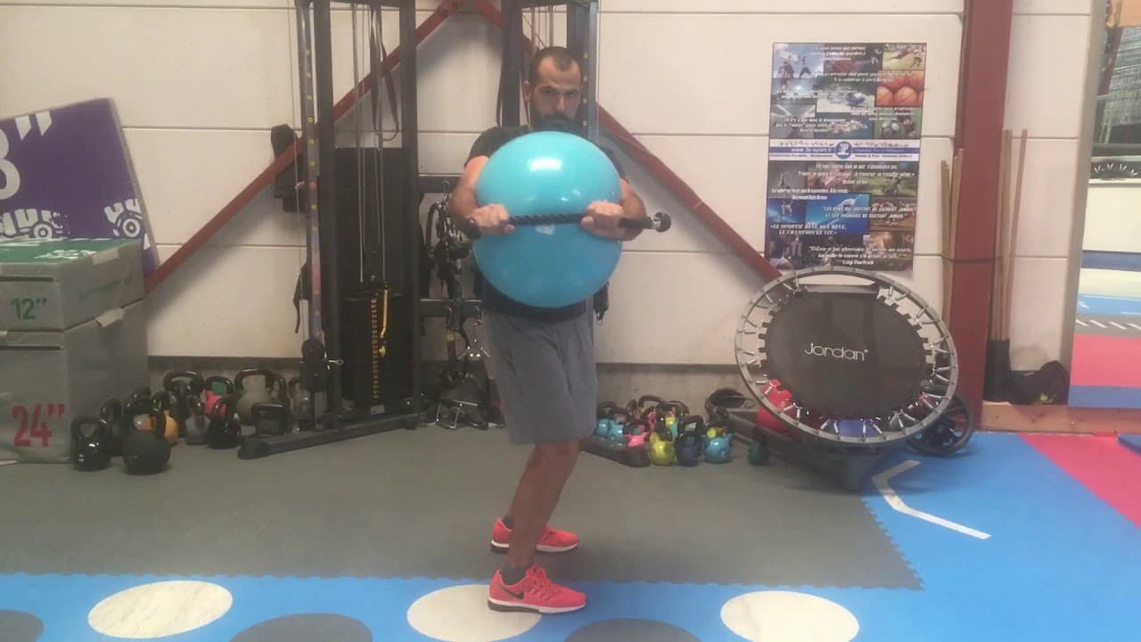 Maîtriser le Gainage : Twist Obliques avec Swissball