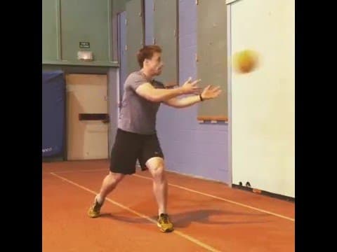 Éjections de Médecine Ball en Fente : Renforcez votre Tronc