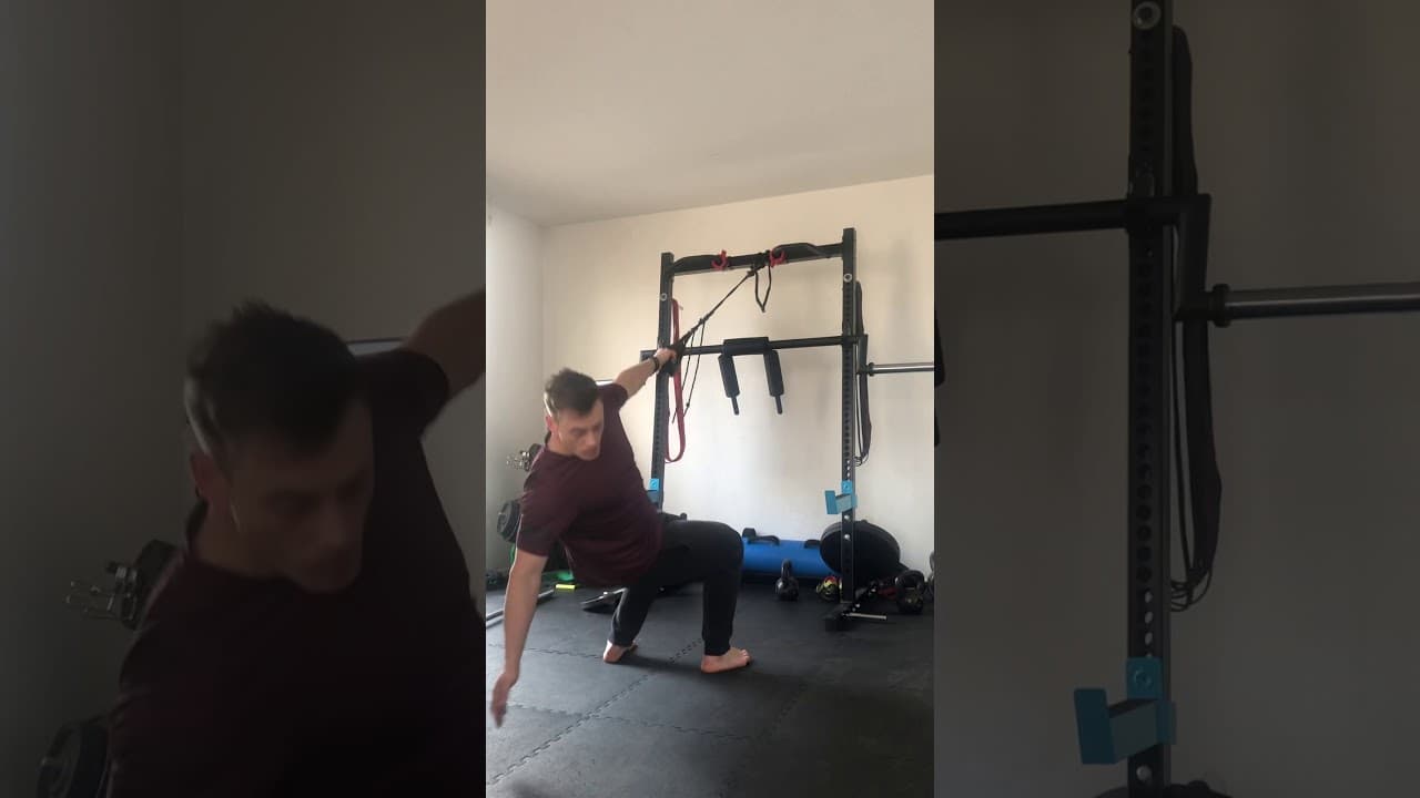 Tirage 1 bras et rotation : Optimisez vos entraînements avec des sangles de suspension