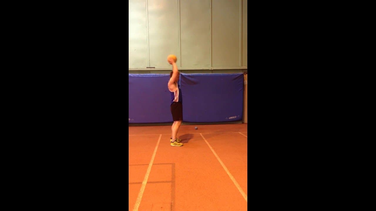 Maîtrisez le Medecine Ball Slam pour améliorer vos performances